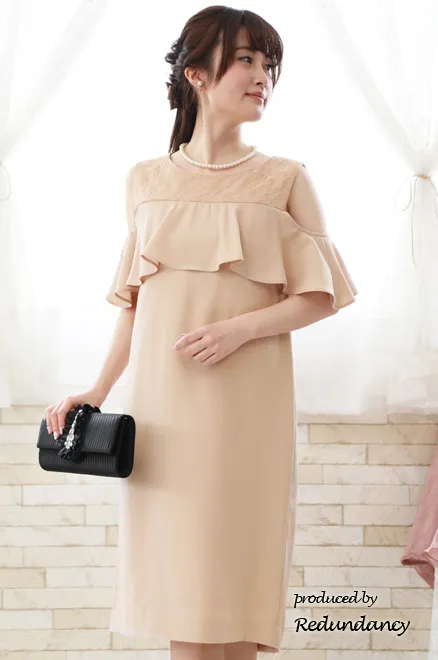 ライトベージュのオープンショルダー2wayドレス