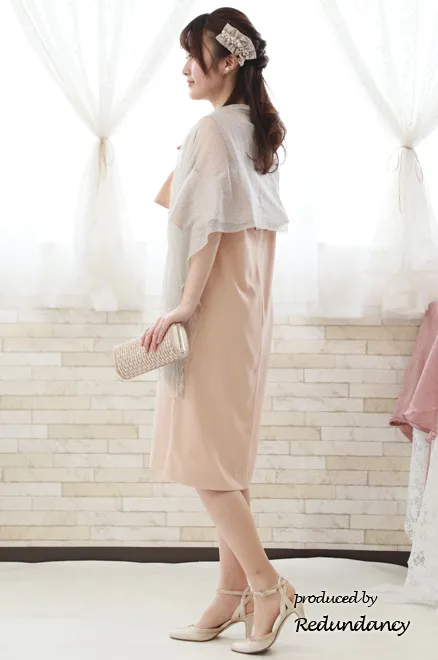 ライトベージュのオープンショルダー2wayドレス