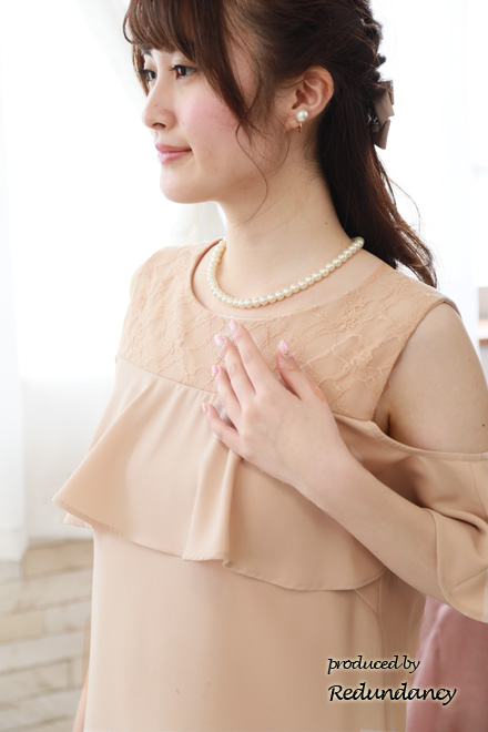 ライトベージュのオープンショルダー2wayドレス