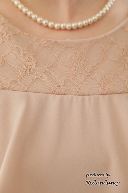 ライトベージュのオープンショルダー2wayドレス