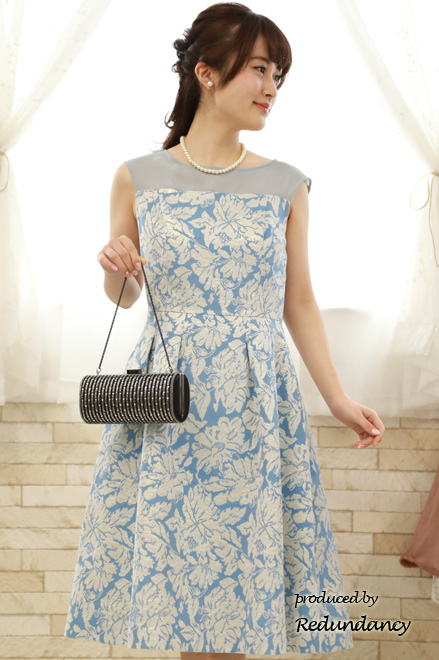 ブルーのデコルテ切替え花柄ドレス