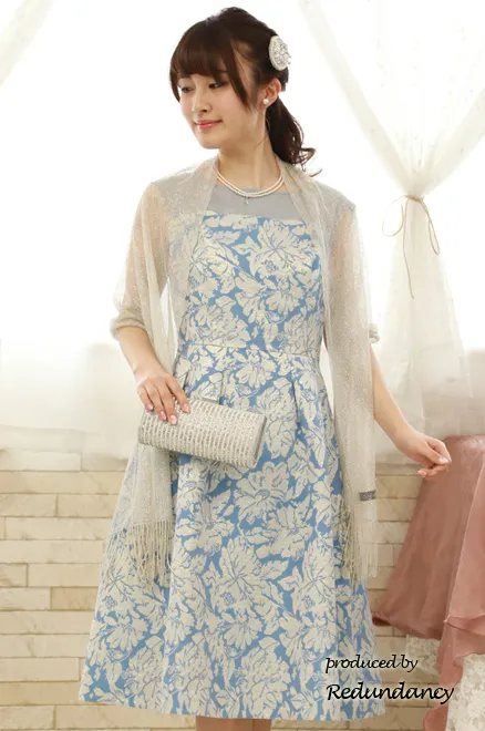 ブルーのデコルテ切替え花柄ドレス