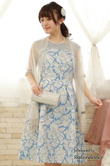 ブルーのデコルテ切替え花柄ドレス