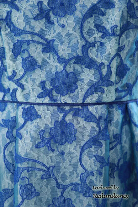 ブルーのオーガンジー刺繍ドレス