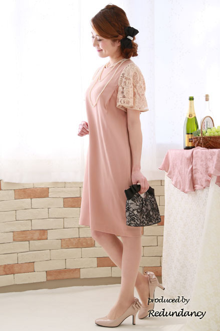 ピンクのレーススリーブミニ丈ドレス