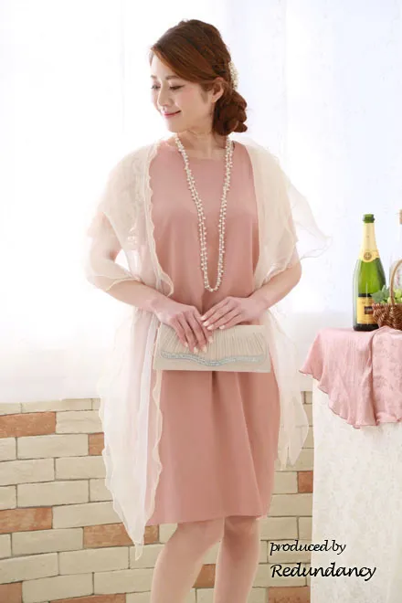 ピンクのレーススリーブミニ丈ドレス