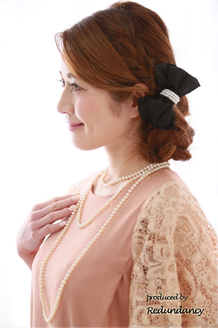 ピンクのレーススリーブミニ丈ドレス