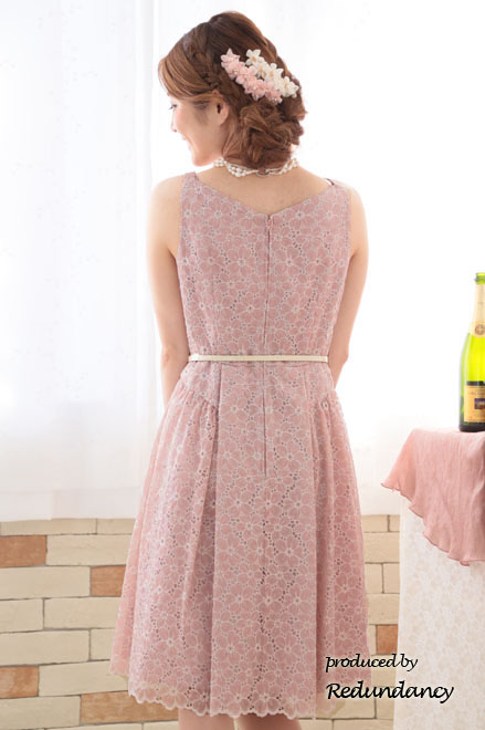 ピンクの花柄総レース膝丈ドレス