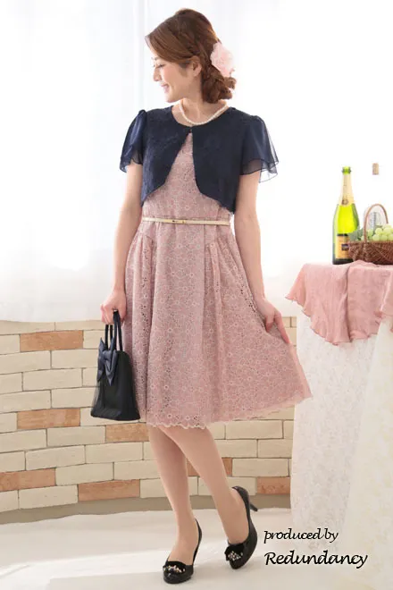 ピンクの花柄総レース膝丈ドレス