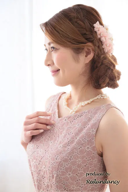 ピンクの花柄総レース膝丈ドレス