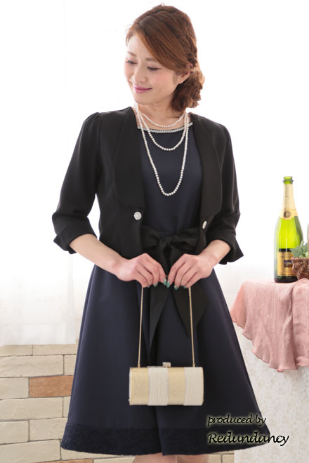 ネイビーのラウンドネックビジュードレス