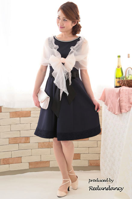 ネイビーのラウンドネックビジュードレス