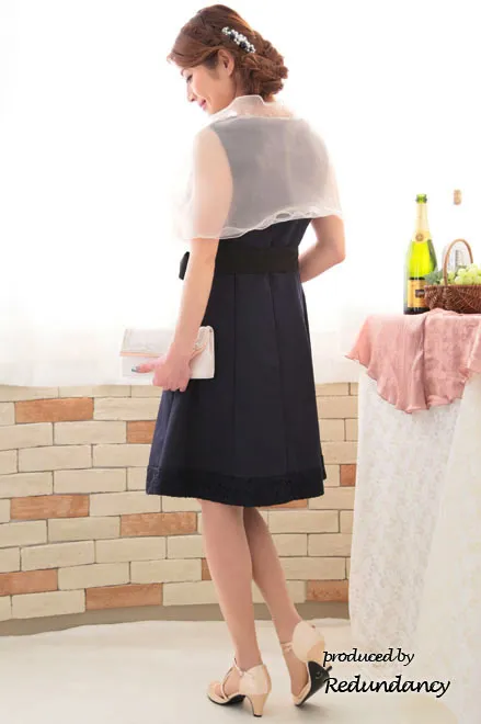 ネイビーのラウンドネックビジュードレス