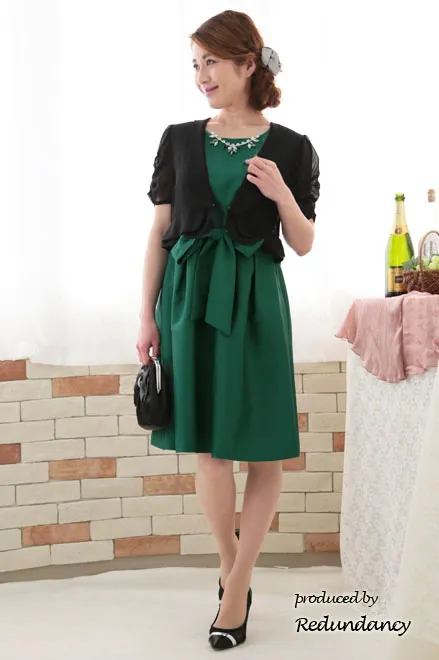 グリーンのウエストリボンフレアドレス