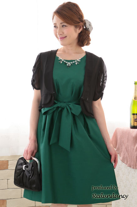 グリーンのウエストリボンフレアドレス