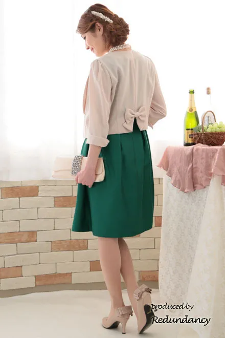 グリーンのウエストリボンフレアドレス