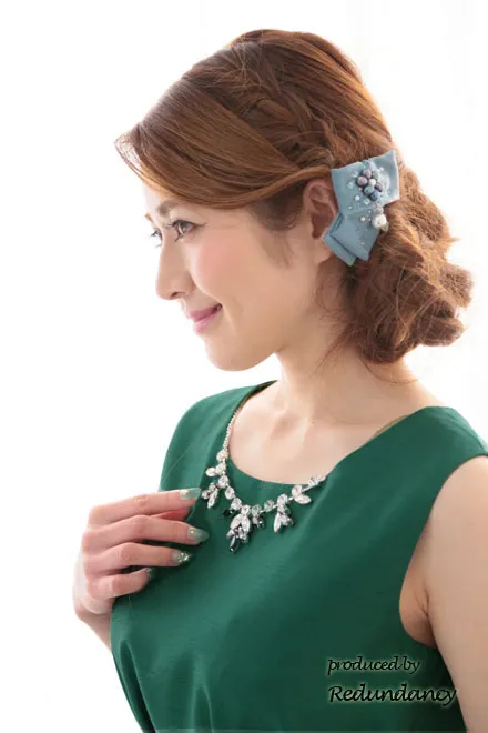 グリーンのウエストリボンフレアドレス