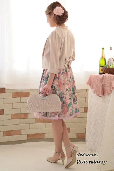 ピンクの油彩風花柄ドレスミディ丈ドレス