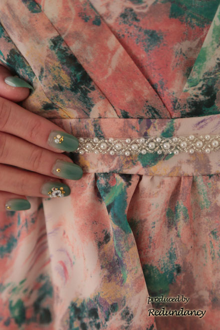 ピンクの油彩風花柄ドレスミディ丈ドレス