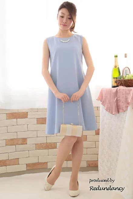 パステルブルーのゆったりシンプルミニ丈ドレス