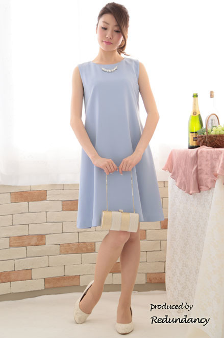 パステルブルーのゆったりシンプルミニ丈ドレス