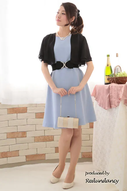 パステルブルーのゆったりシンプルミニ丈ドレス