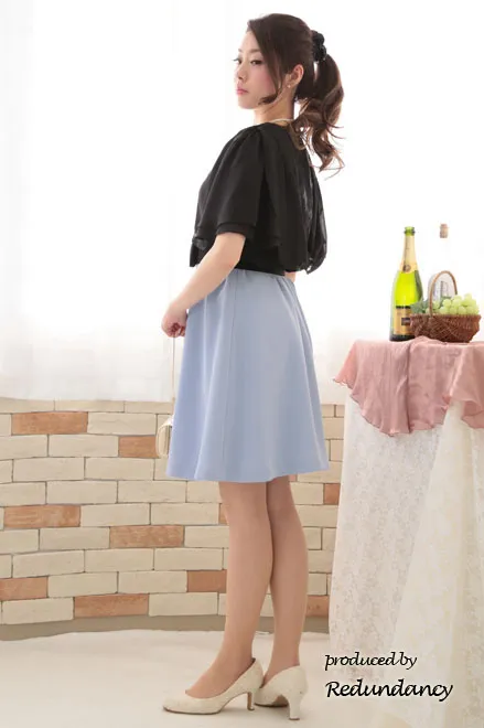 パステルブルーのゆったりシンプルミニ丈ドレス