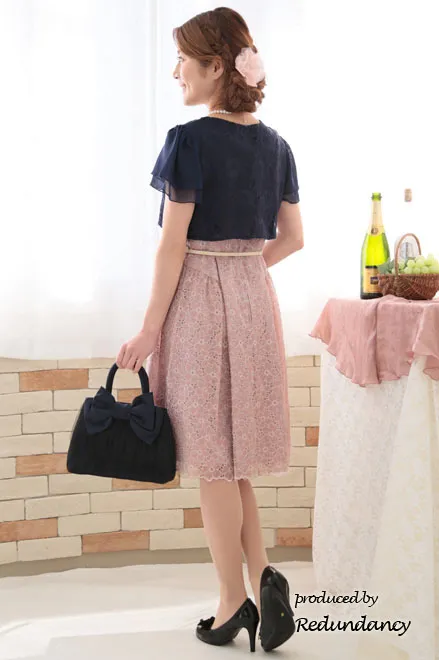 ピンクの花柄総レース膝丈ドレス