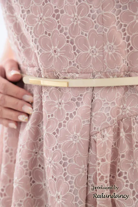 ピンクの花柄総レース膝丈ドレス