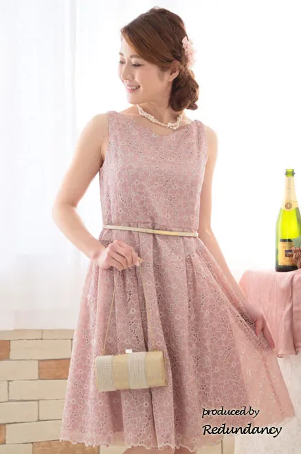 ピンクの花柄総レース膝丈ドレス