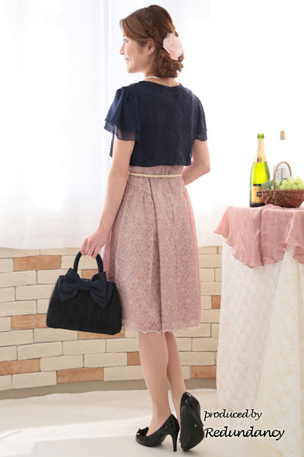 ピンクの花柄総レース膝丈ドレス