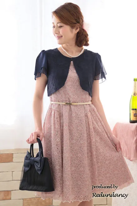 ピンクの花柄総レース膝丈ドレス