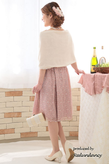 ピンクの花柄総レース膝丈ドレス