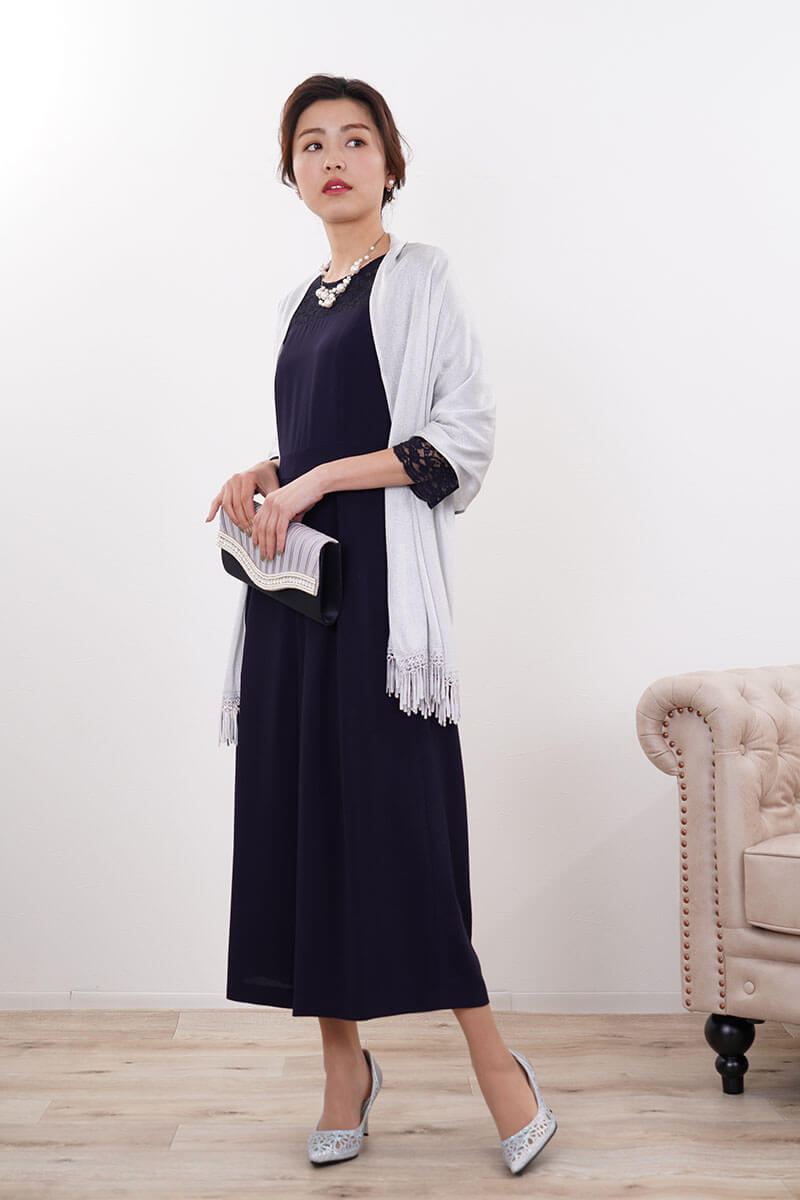 ビジューボール付きシルバーとホワイトパールネックレス