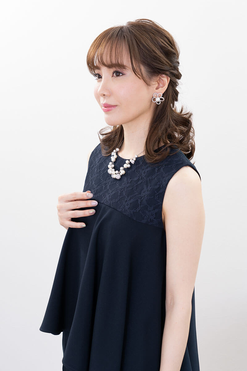 シルバーの花形イヤリング