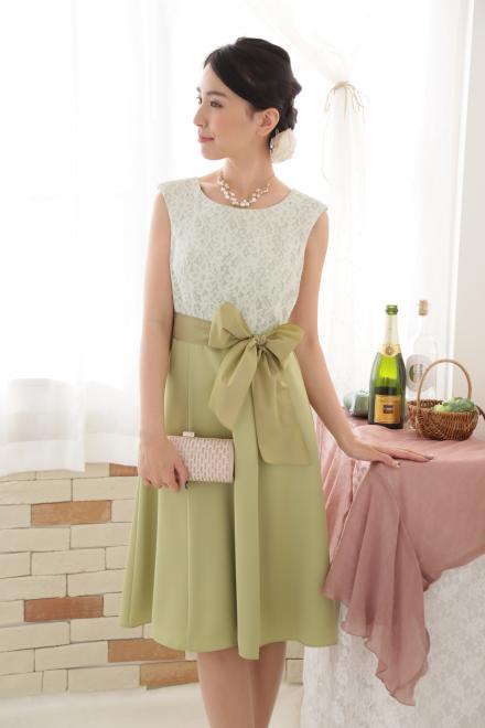 ゴールドのビーズとビジュー付きバッグ