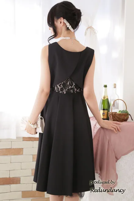 ブラックのバックレースチュールレイヤードドレス