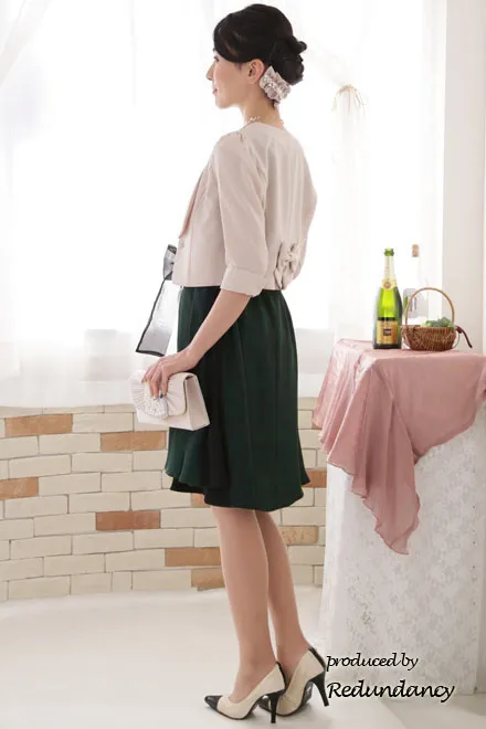 ダークグリーンのAラインドレス