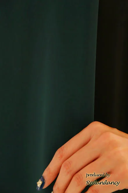 ダークグリーンのAラインドレス