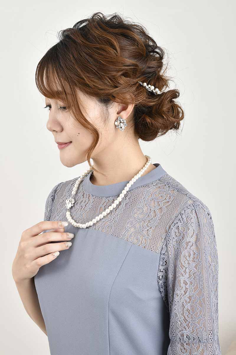 ビジュー付きイヤリング(シルバー)