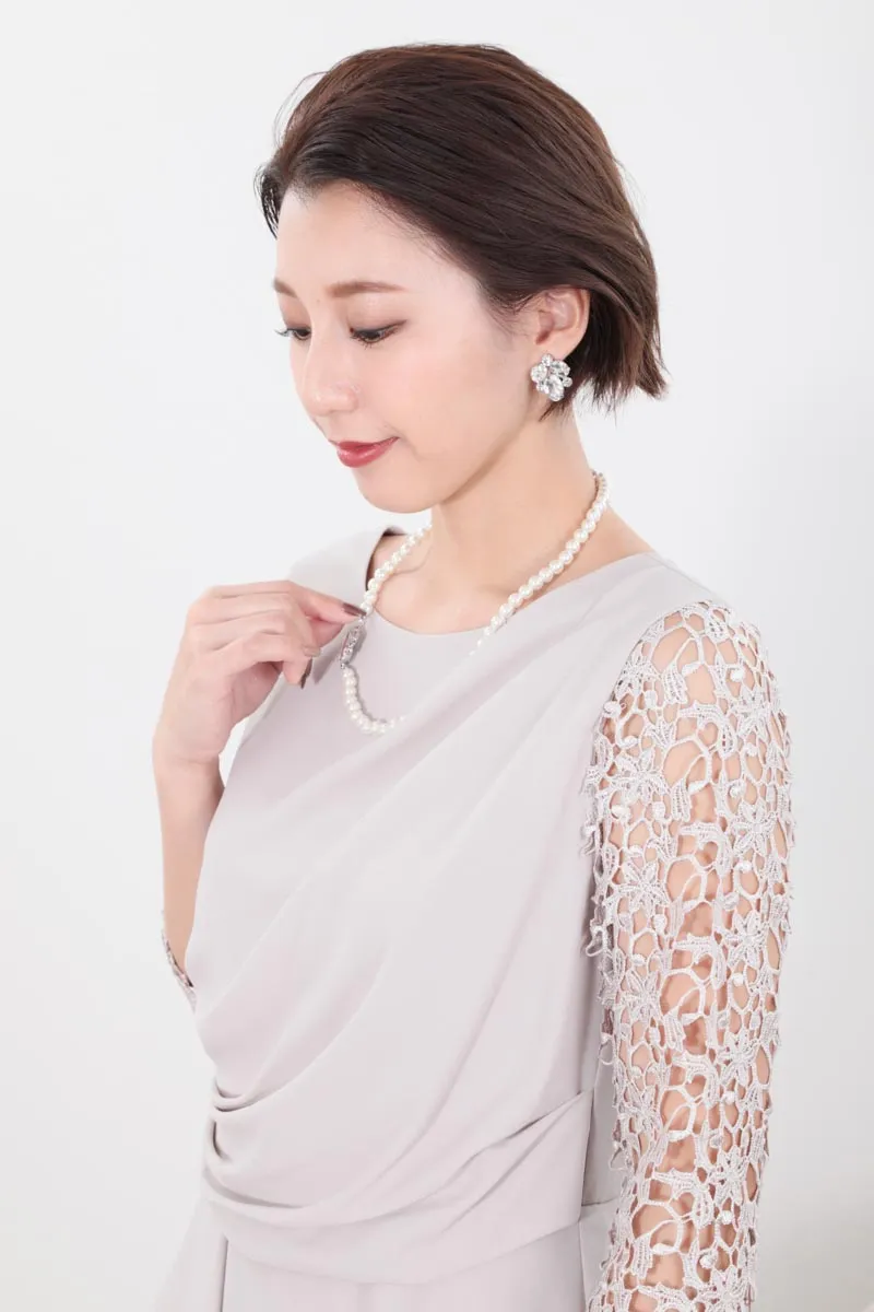 ビジュー付きイヤリング(シルバー)