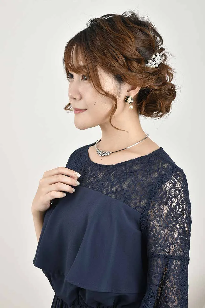 ブラック×ネイビーのストーン付きパールイヤリング