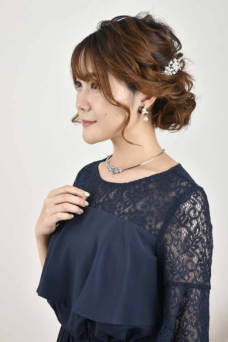 ブラック×ネイビーのストーン付きパールイヤリング