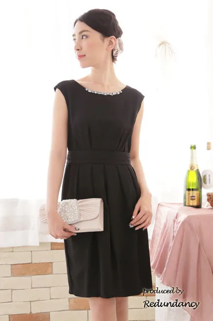 ブラックのバックレースウエストタック入りドレス