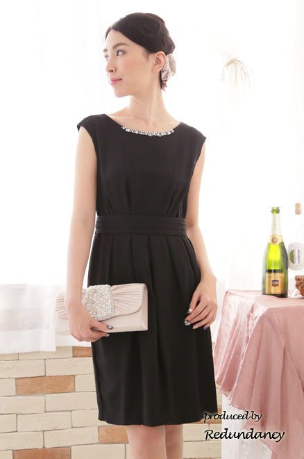 ブラックのバックレースウエストタック入りドレス