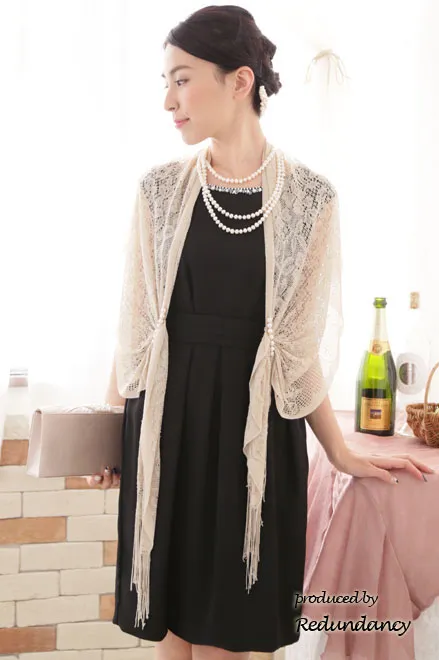 ブラックのバックレースウエストタック入りドレス