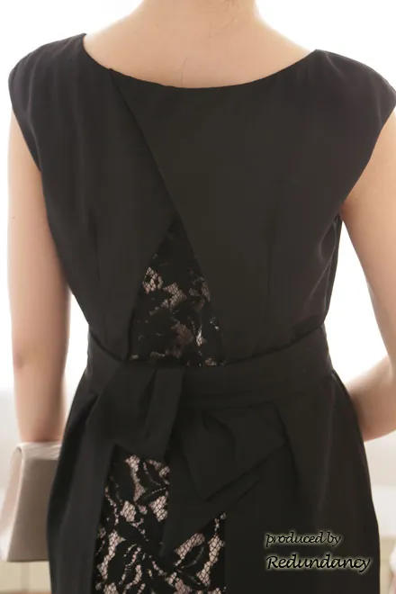 ブラックのバックレースウエストタック入りドレス