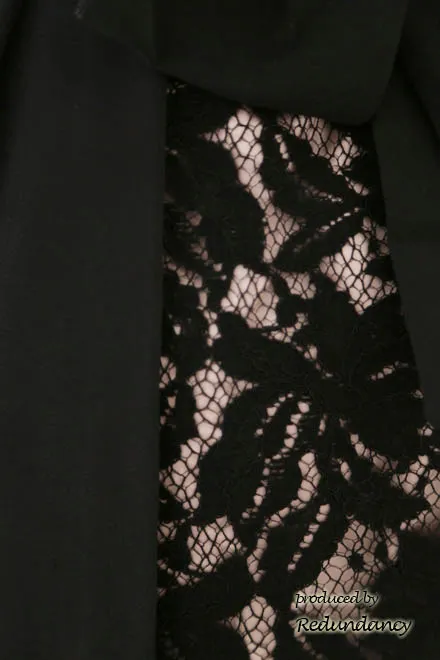 ブラックのバックレースウエストタック入りドレス