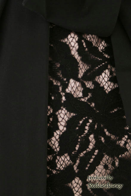 ブラックのバックレースウエストタック入りドレス