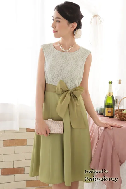 ライトグリーンのウエストリボン付きレトロドレス